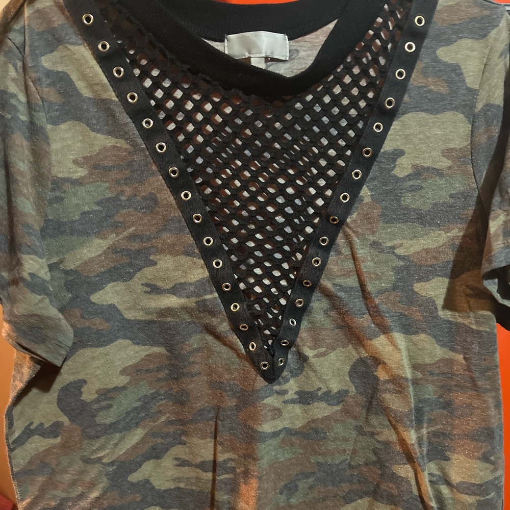 Army colored regular top with netted neck